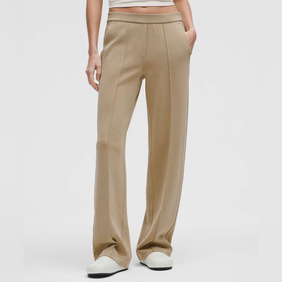 Lululemon Softstreme Pintuck Mid-Rise Wide Leg Pant *Regular
Sheer Oak Size XXS - Picture 1 of 6